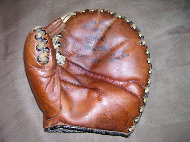 Dick Fischer Athletic Goods 725 Front